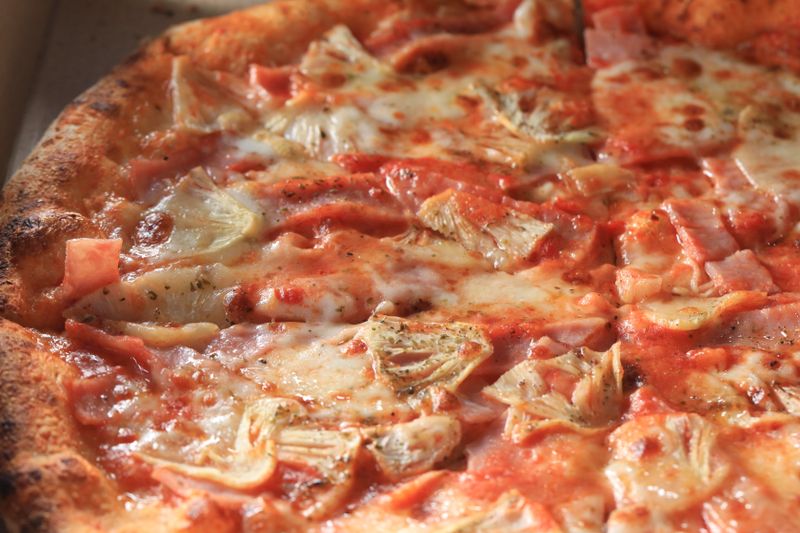 Hawaiian pineapple ham pizza