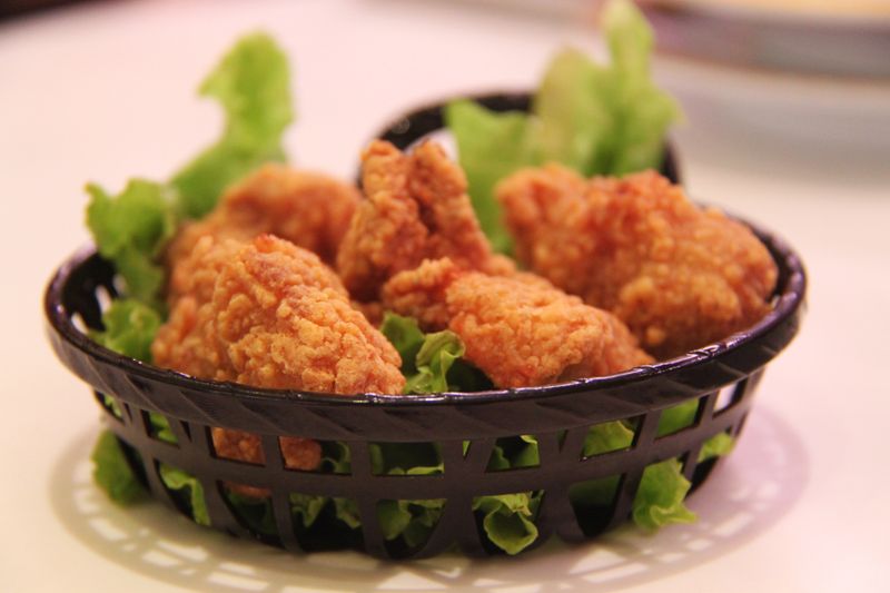 Crispy chicken wings with buffalo sauce